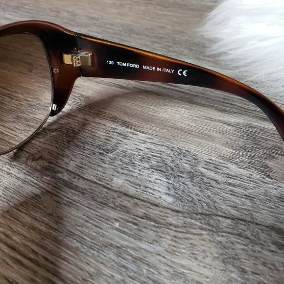 TOM FORD - Sunglasses & case